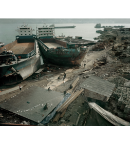 Smog City, Demolished houses & repaired ships (Fengjie), Photograph